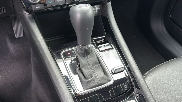Used 2024 Gray Jeep Limited image 17