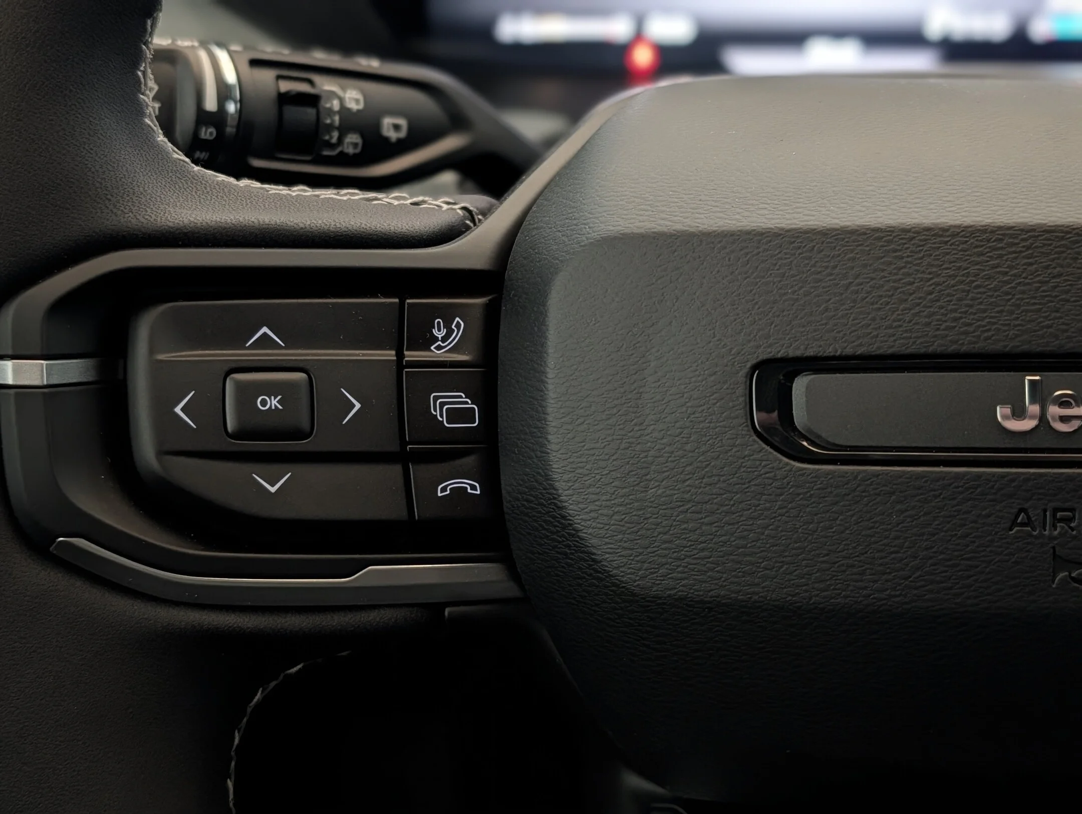 New 2026 White Jeep Limited - - Hybrid - Dual-Pane Pano Sunroof - Capri Leatherette - Power Liftgate & More! image 17