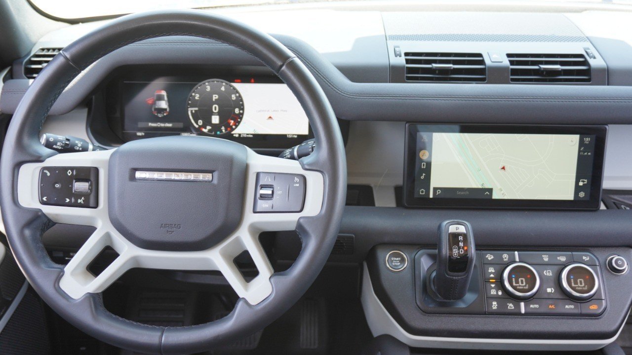 Used 2023 Green Land Rover S image 28