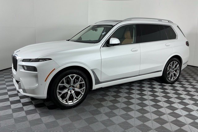 Used 2024 Mineral White Metallic BMW xDrive40i image 4