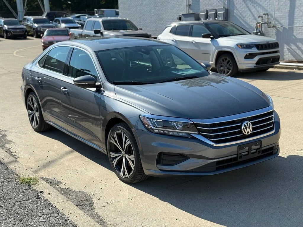 Used 2021 Gray Volkswagen 2.0T SE image 4