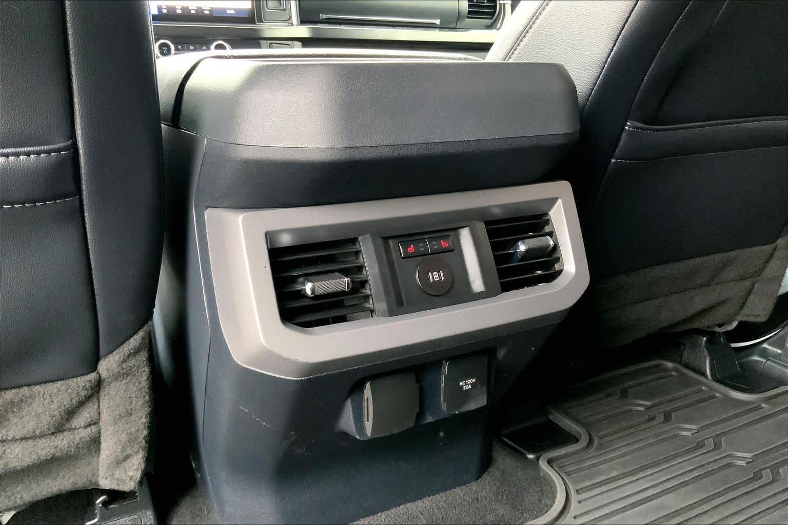Used 2023 Star White Metallic Tri-Coat Ford F-250 Pickup LARIAT image 34