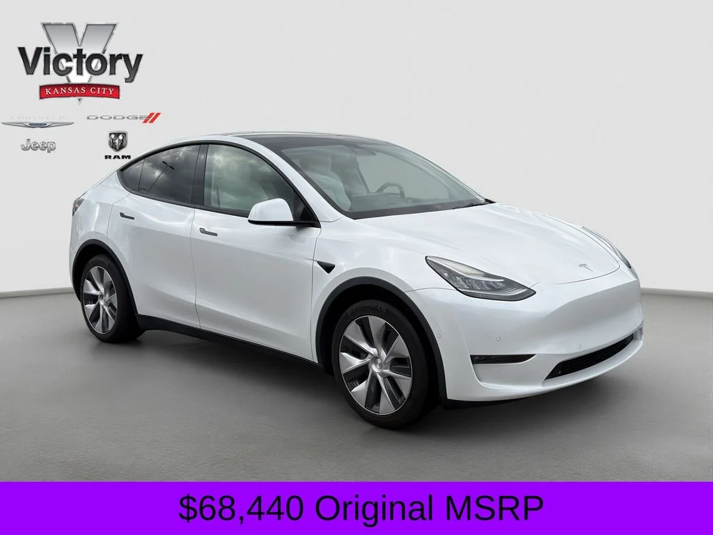 2022 Tesla Model Y Long Range Dual Motor All-Wheel Drive's photo