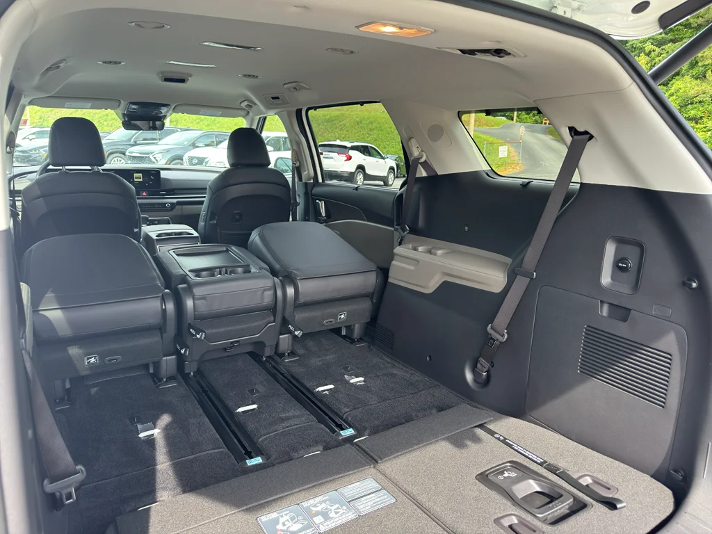 New 2026 Snow White Pearl Kia EX image 19
