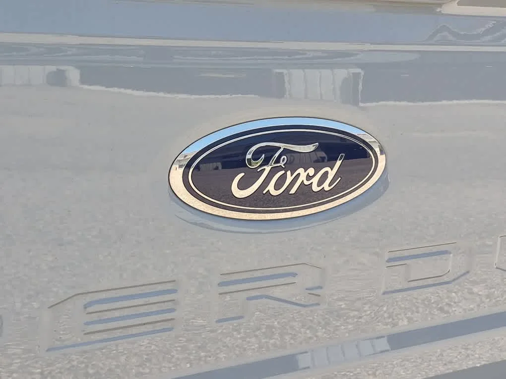 Used 2024 Glacier Gray Metallic Tri-Coat Ford LARIAT image 23