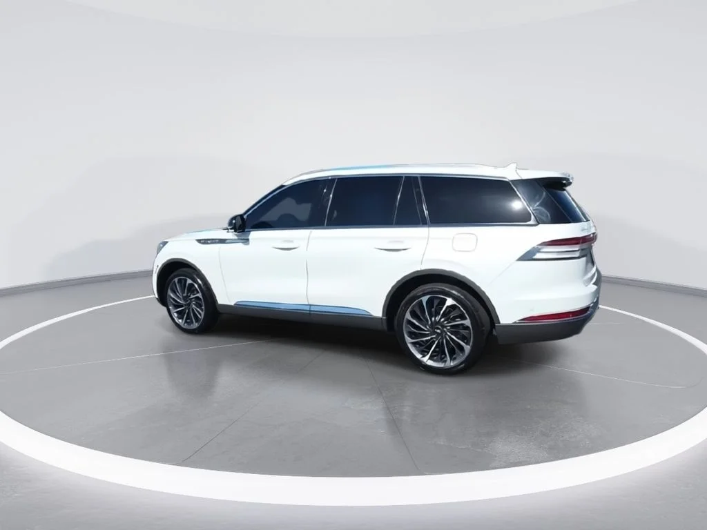 Used 2021 White Lincoln Reserve image 6