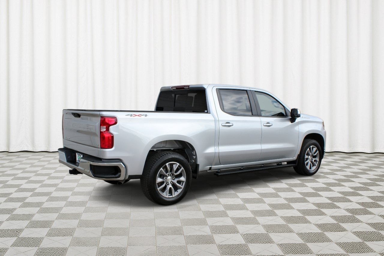 Used 2021 Silver Ice Metallic Chevrolet LT image 3