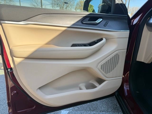 New 2025 Velvet Red Pearl-Coat Exterior Paint Jeep Limited image 14