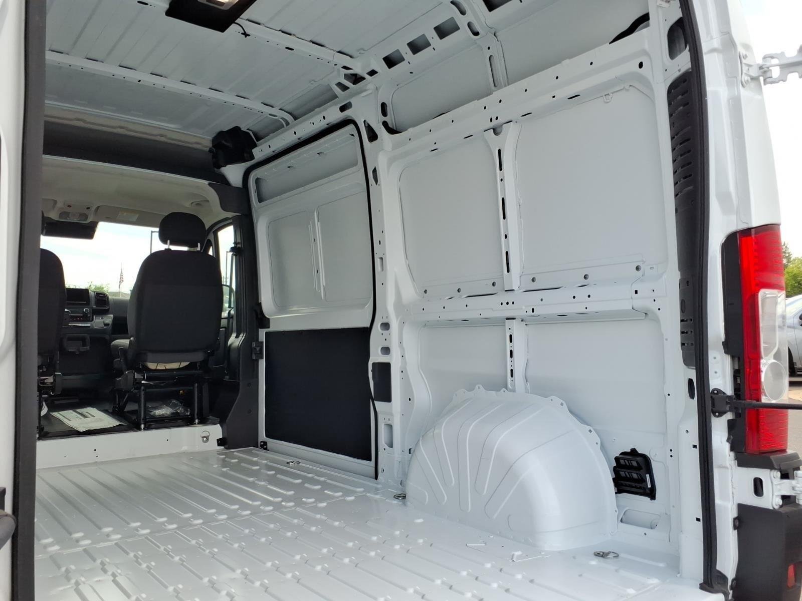 New 2026 Bright White Clear-Coat Exterior Paint RAM Tradesman image 18