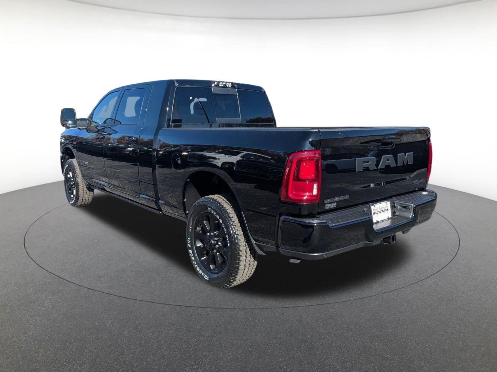 New 2026 Diamond Black Crystal Pearl-Coat Exterior Paint RAM Laramie image 6