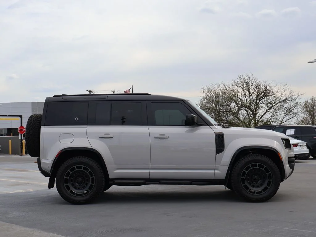 Used 2026 Borasco Gray Metallic Land Rover V8 OCTA image 4