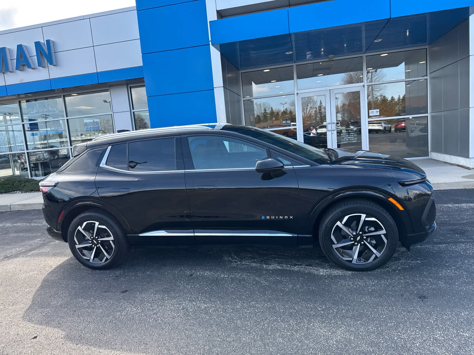 Used 2024 Chevrolet Equinox EV LT with VIN 3GN7DLRP5RS285683 for sale in Cedarburg, WI