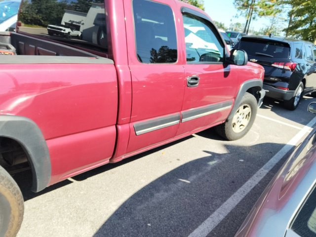 Used 2005 Red Chevrolet Z71 image 7