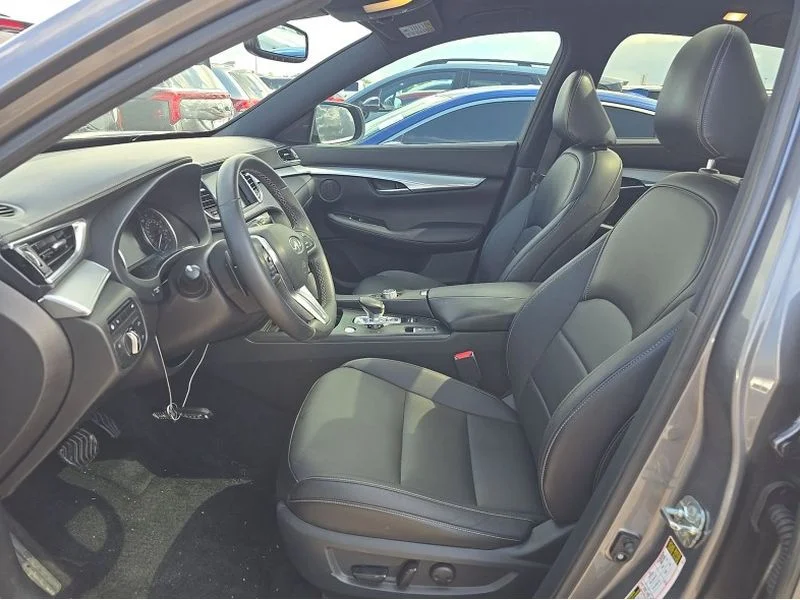 Used 2021 Graphite Shadow INFINITI LUXE image 11