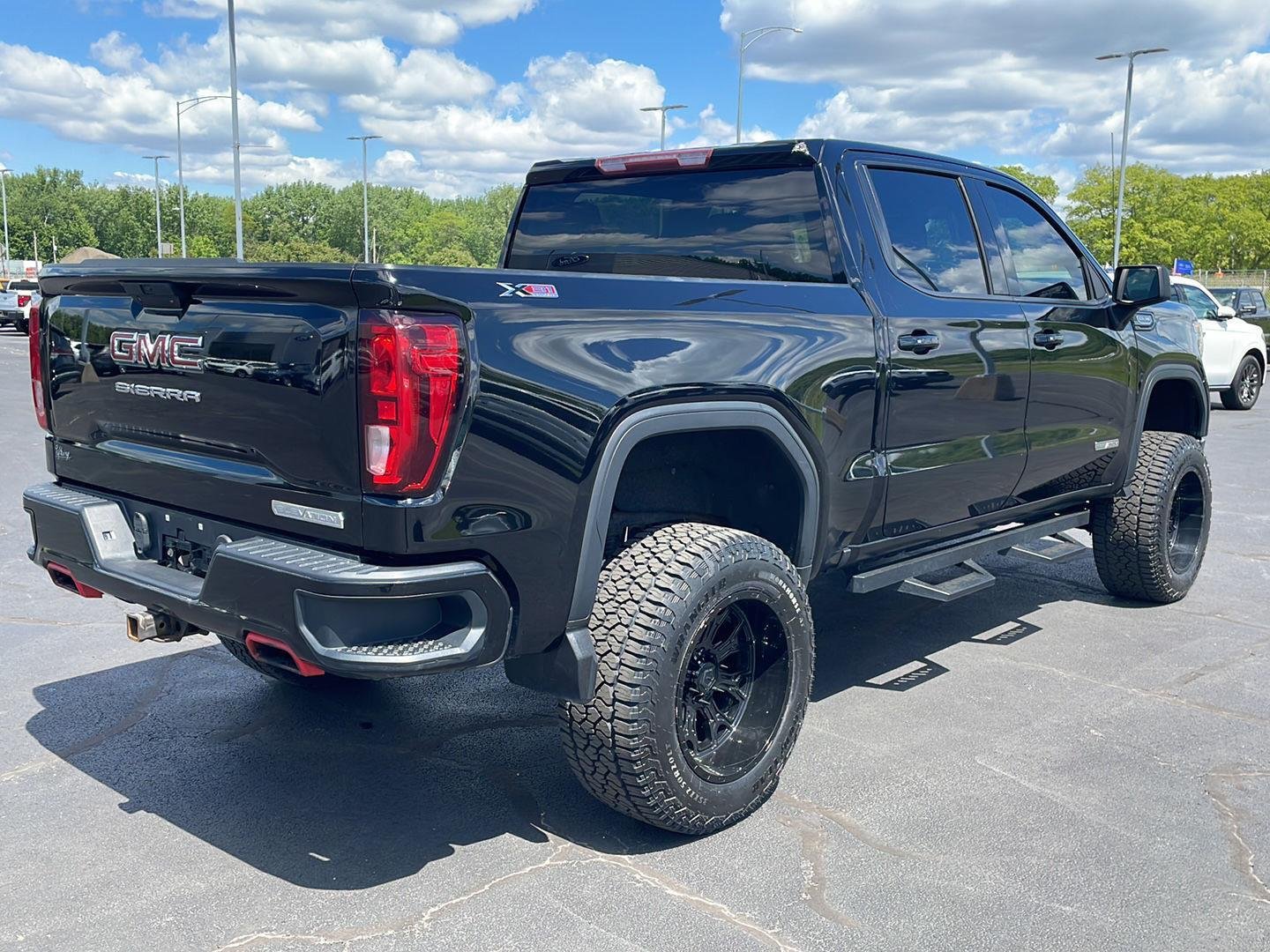 Used 2020 Onyx Black GMC Elevation image 7