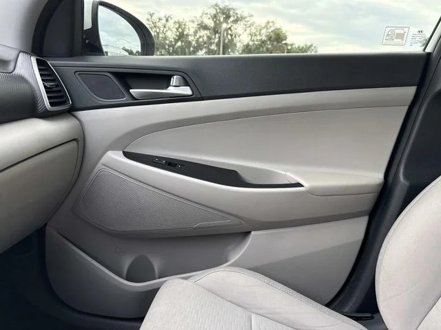 Used 2020 White Hyundai SE image 24