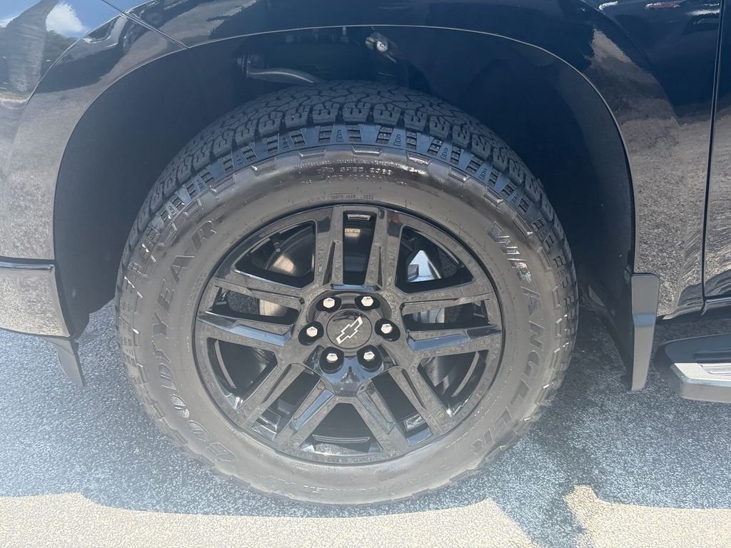 Used 2025 Black Chevrolet RST image 18