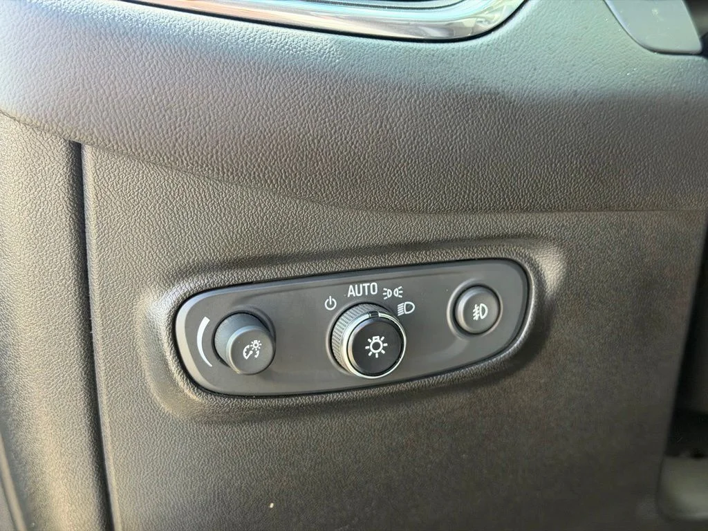 Used 2020 Black Chevrolet Premier image 23