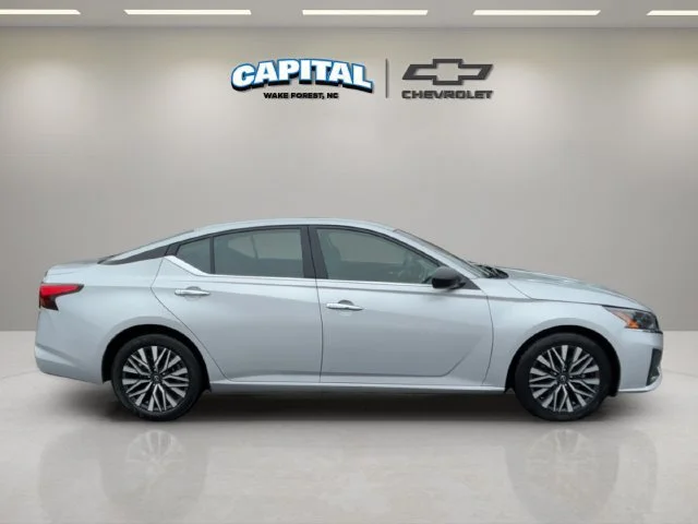 Used 2024 Silver Nissan SV FWD image 6