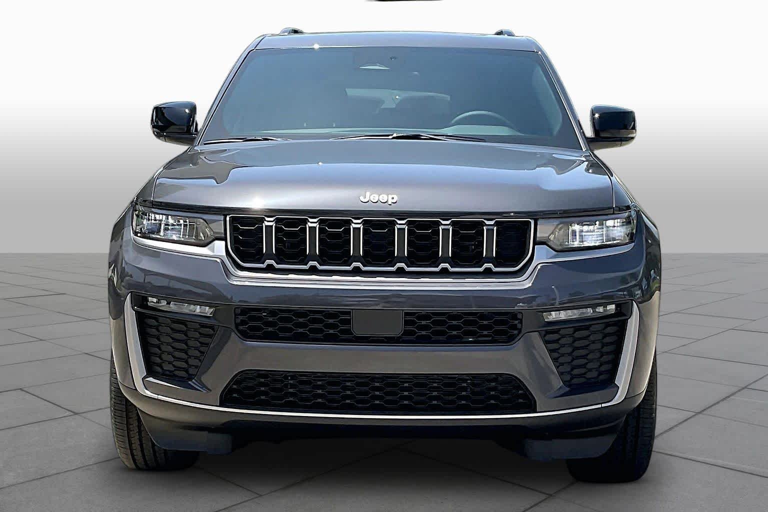 New 2026 Baltic Gray Metallic Clear-Coat Exterior Paint Jeep Limited image 3