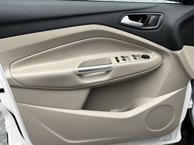 Used 2019 White Platinum Metallic Tri-Coat Ford SEL image 7