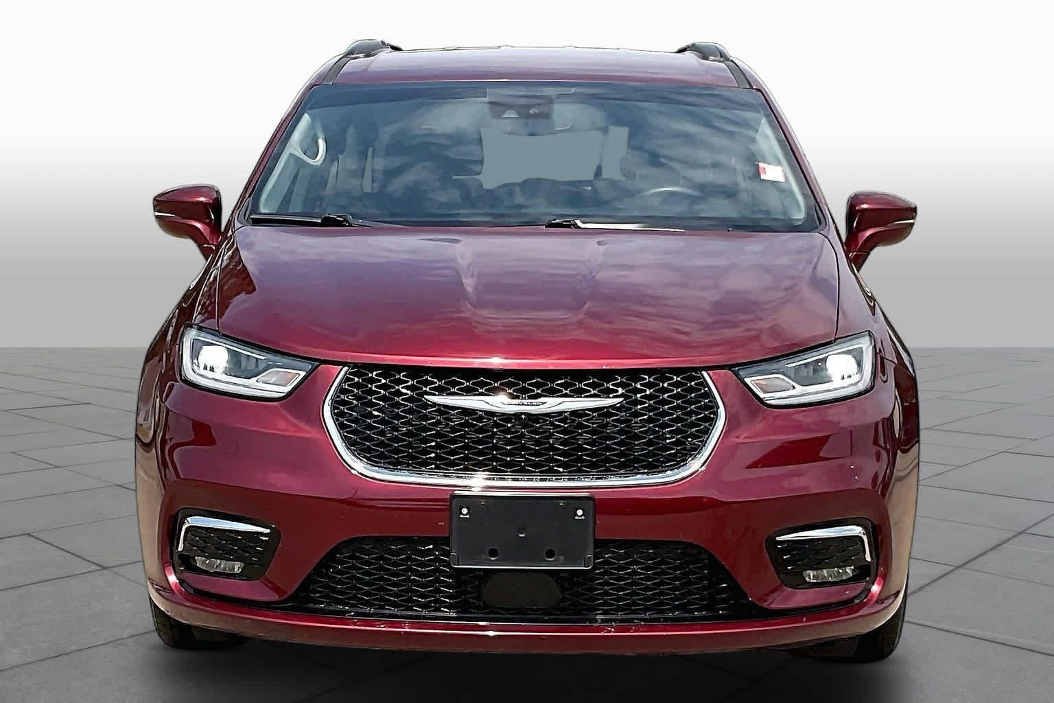 Used 2022 Velvet Red Pearlcoat Chrysler Touring L image 4