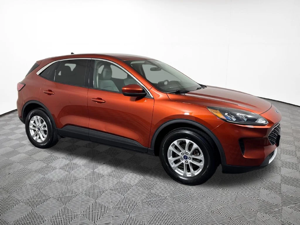 Used 2020 Orange Metallic Ford SE image 5