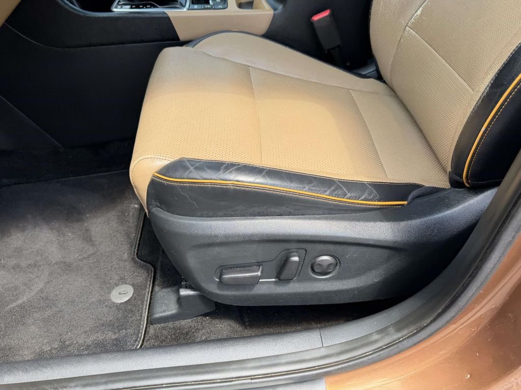 Used 2018 Brown Kia SX image 17