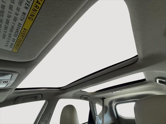 Certified Used 2016 TOASTED WALNUT PEARL Toyota  image 4