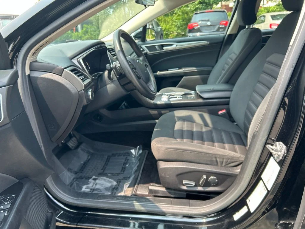 Used 2017 Black Ford SE image 18