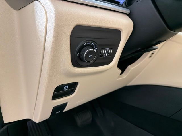 Certified Used 2023 White/off-white Jeep Limited image 18