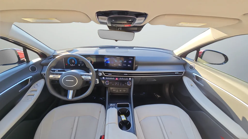 Used 2025 Red Hyundai SEL image 9