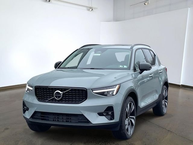 2026 Volvo XC40 B5 Plus Dark AWD's photo