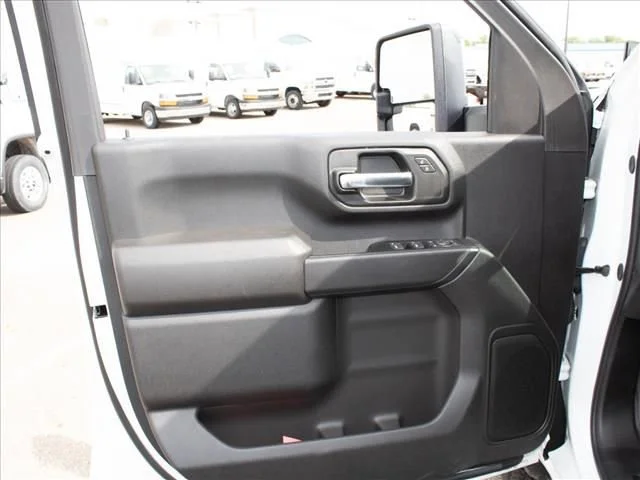 2025 GMC Sierra 3500 Chassis Cab Pro - Photo 7