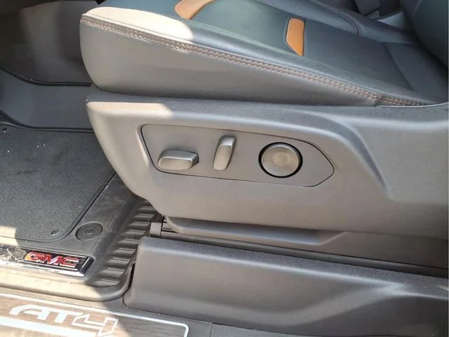 Used 2026 White GMC AT4 image 20
