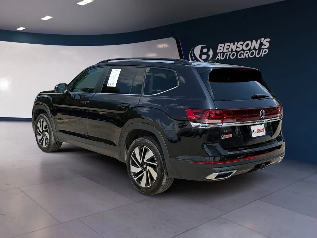 Used 2025  Volkswagen 2.0T SE w/Technology image 3