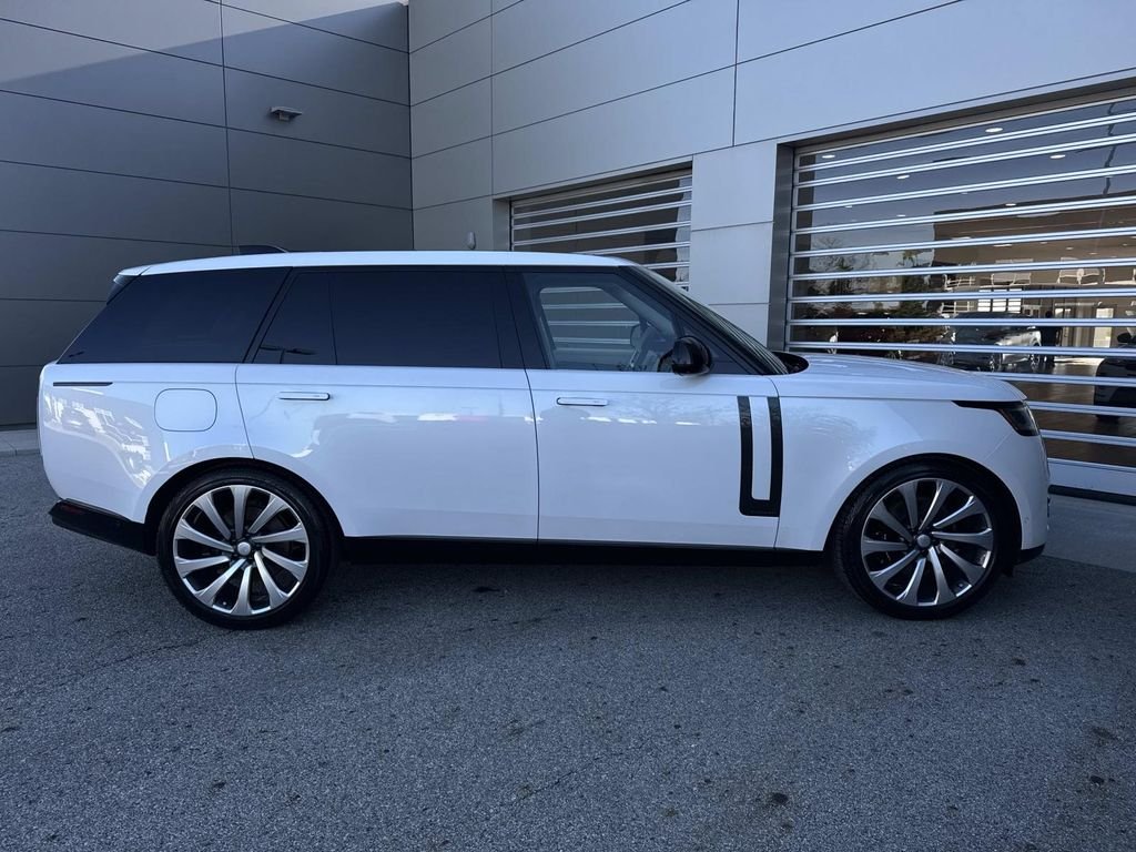 Certified Used 2024 Icy White SV Bespoke Special Effect Gloss Land Rover Autobiography image 9