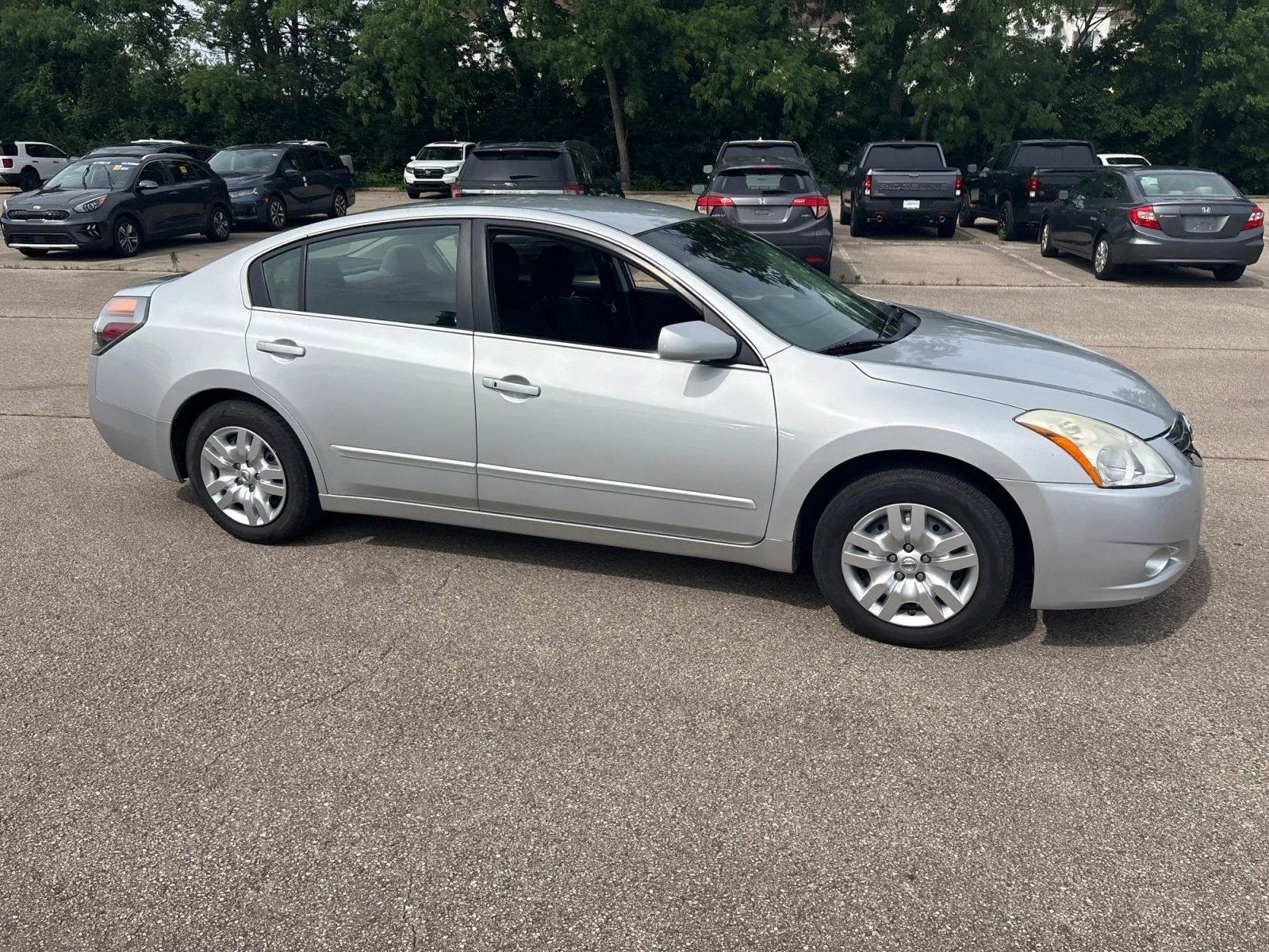 Used 2011 Brilliant Silver Metallic Nissan 2.5 S image 18