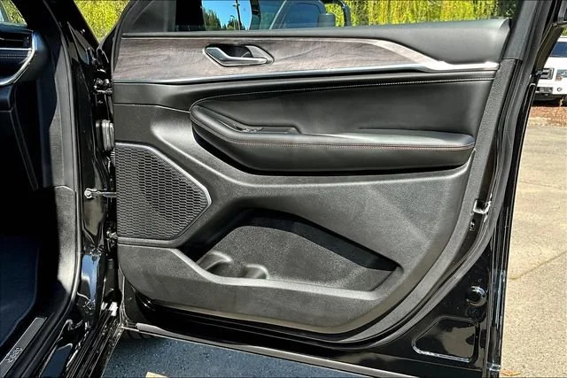 2025 Jeep Grand Cherokee Overland - Photo 26