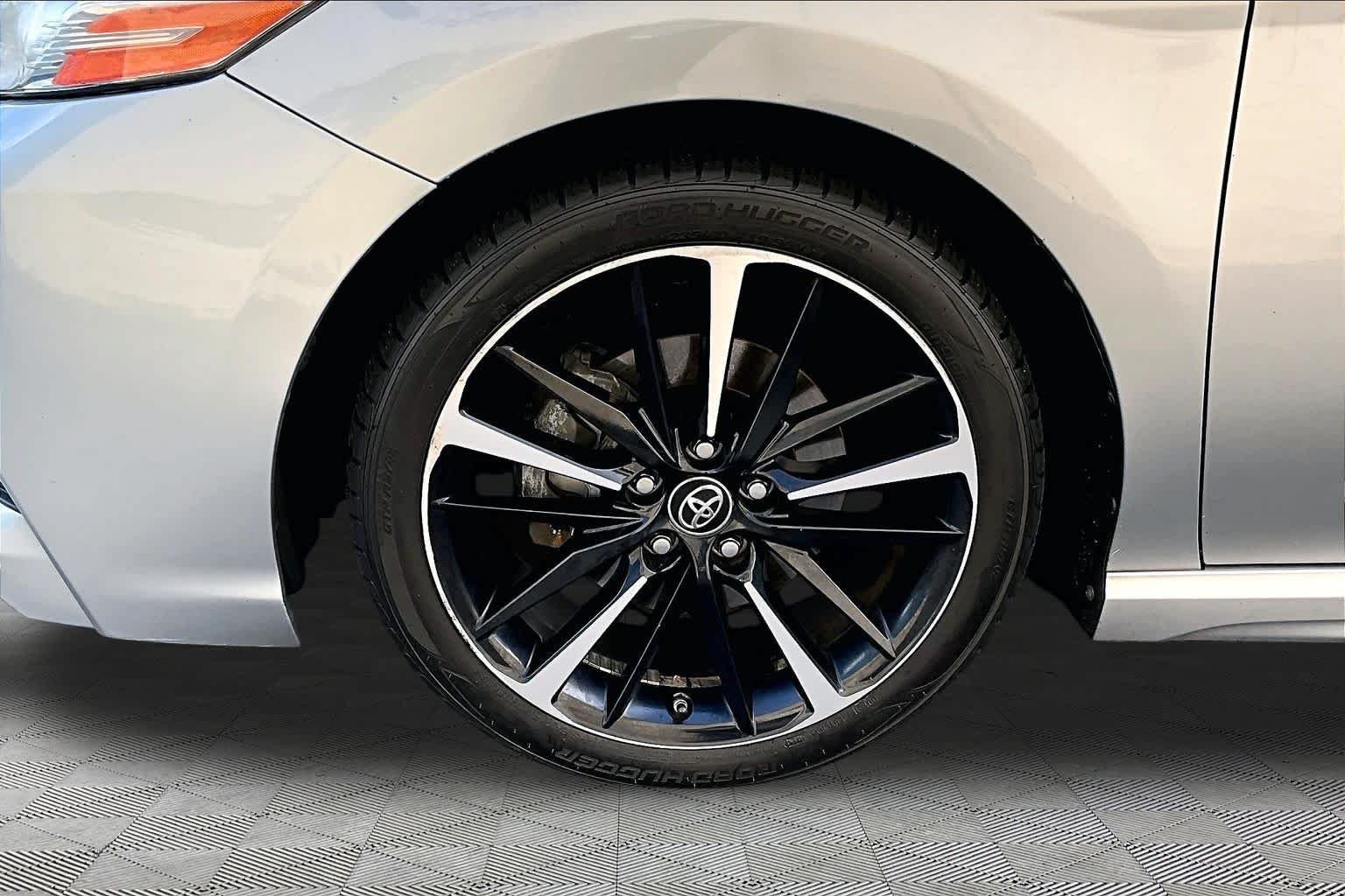 Used 2019 Celestial Silver/Midnight Black Metallic Toyota XSE image 11