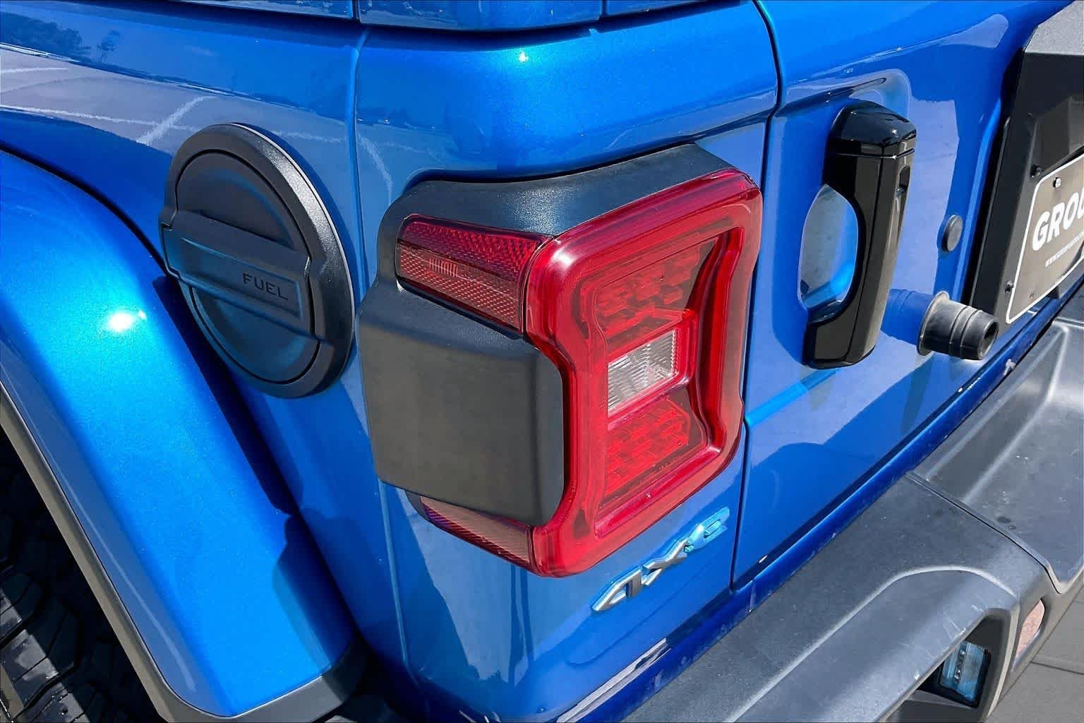 Used 2023 Hydro Blue Pearlcoat Jeep Rubicon image 27