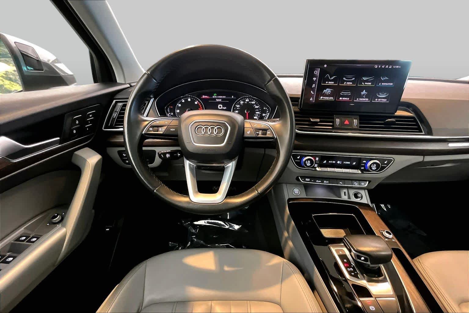 Used 2023 Daytona Gray Pearl Effect Audi S line Premium image 6