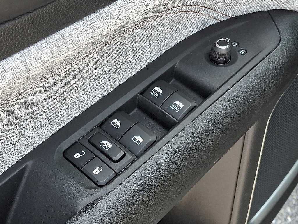 Used 2023 Gray Jeep Latitude Lux image 14