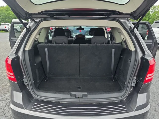 Used 2018 Gray Dodge SE image 14