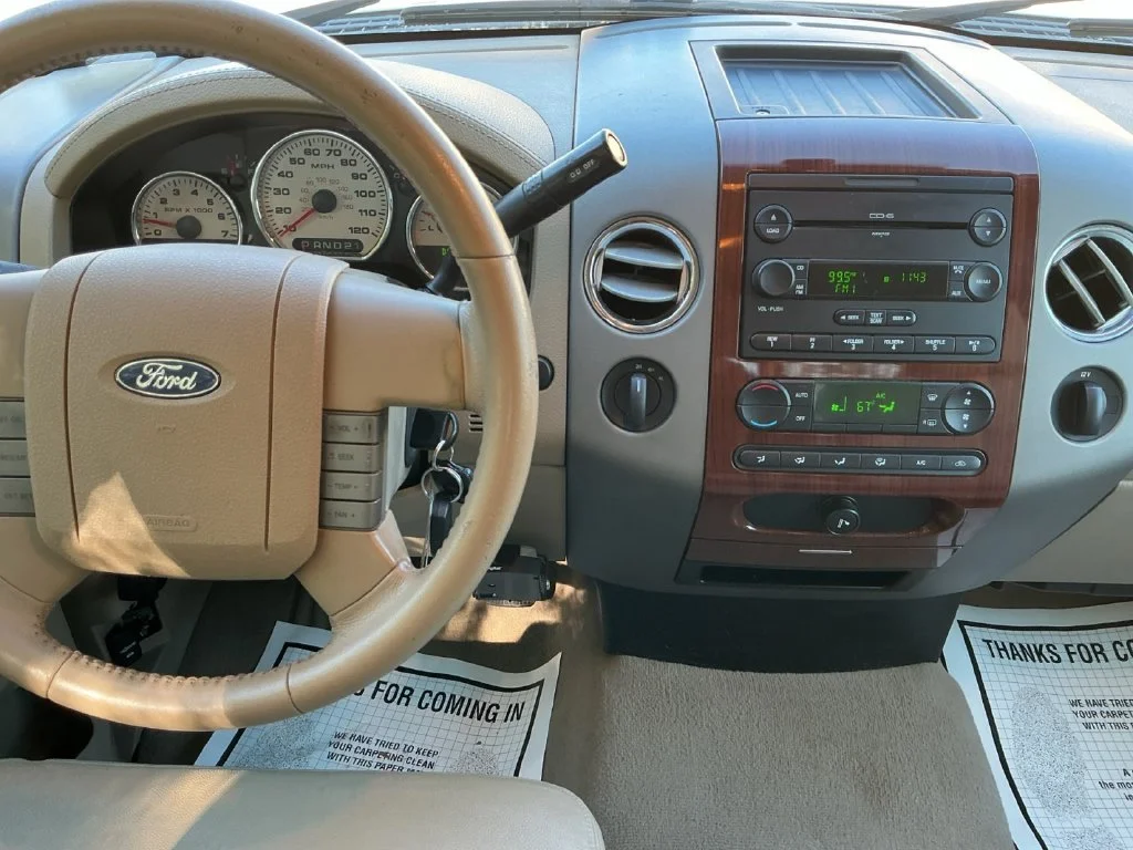 Used 2007 White Ford Lariat image 22