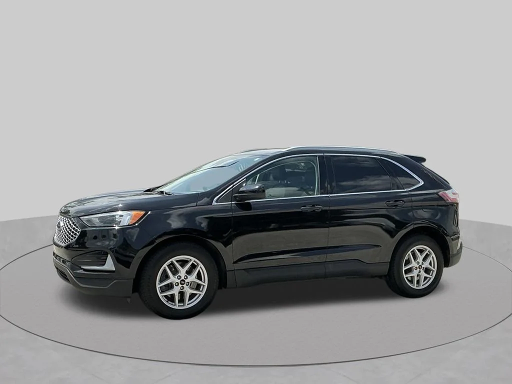 Used 2023 Black Ford SEL image 3