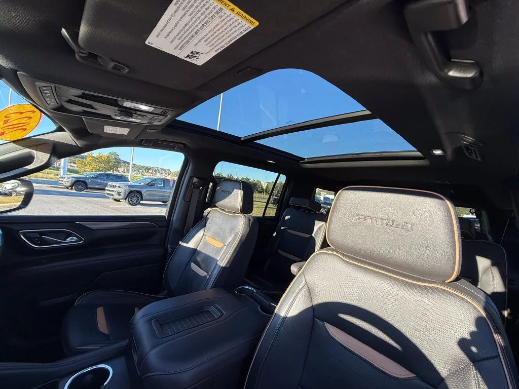 Used 2023 White GMC AT4 image 19