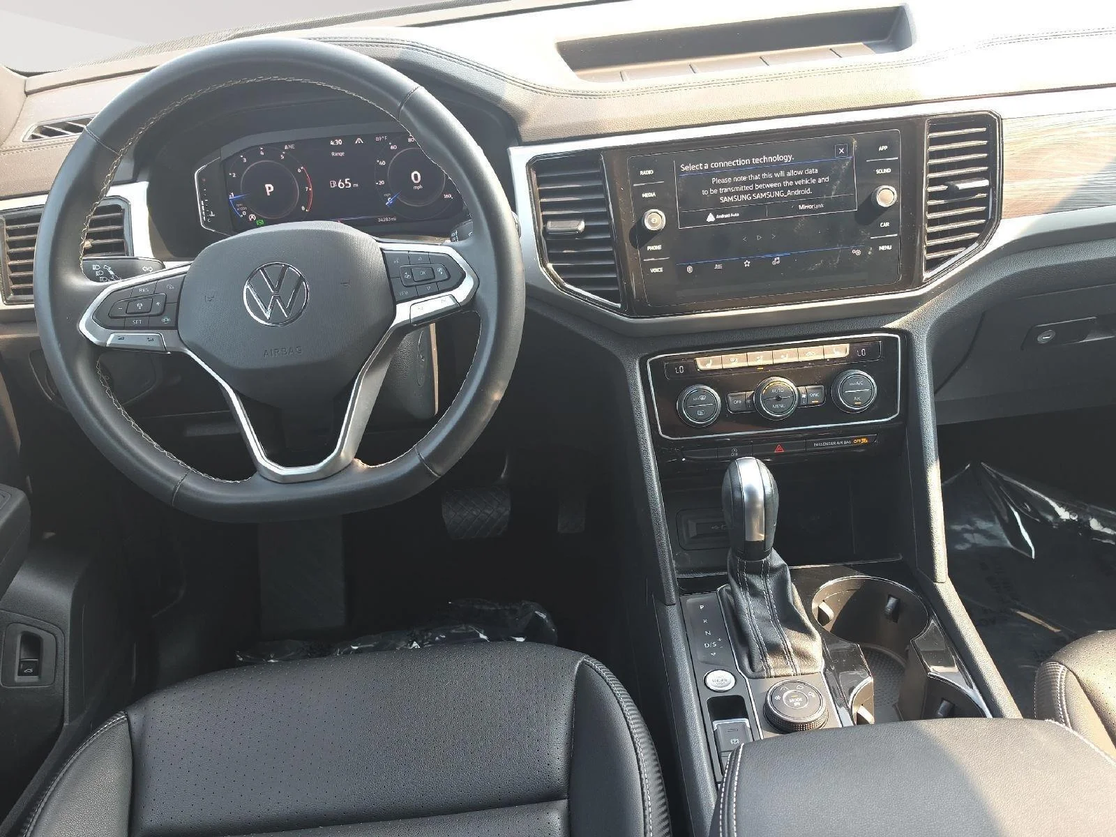 Used 2023 White Volkswagen 2.0T SE w/Technology image 14