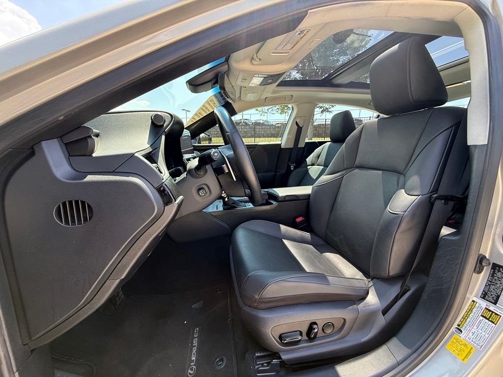 Used 2022 Beige Lexus 350 image 18