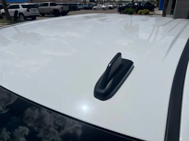 Used 2025 Summit White GMC Elevation image 10